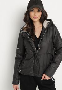 Born2be - Czarna Casualowa Kurtka z Kapturem i Ozdobnymi Sznurkami Evialinae. Okazja: na co dzień. Typ kołnierza: kaptur. Kolor: czarny. Materiał: jeans, poliester. Styl: casual #1