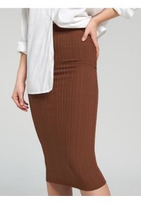 Sinsay - Prążkowana spódnica midi - brązowy. Kolor: brązowy. Materiał: prążkowany