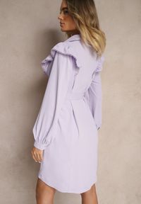 Renee - Fioletowa Rozkloszowana Sukienka Koszulowa z Falbankami i Koronką Naik. Typ kołnierza: kołnierz z falbankami. Kolor: fioletowy. Materiał: koronka. Wzór: koronka. Typ sukienki: koszulowe. Długość: mini #5