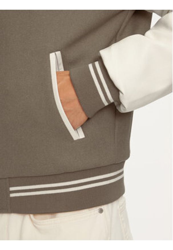 Replay Kurtka bomber M8414 .000.84768 Beżowy Regular Fit. Kolor: beżowy. Materiał: syntetyk