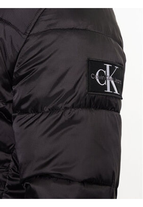 Calvin Klein Jeans Kurtka przejściowa J30J323465 Czarny Regular Fit. Kolor: czarny. Materiał: syntetyk