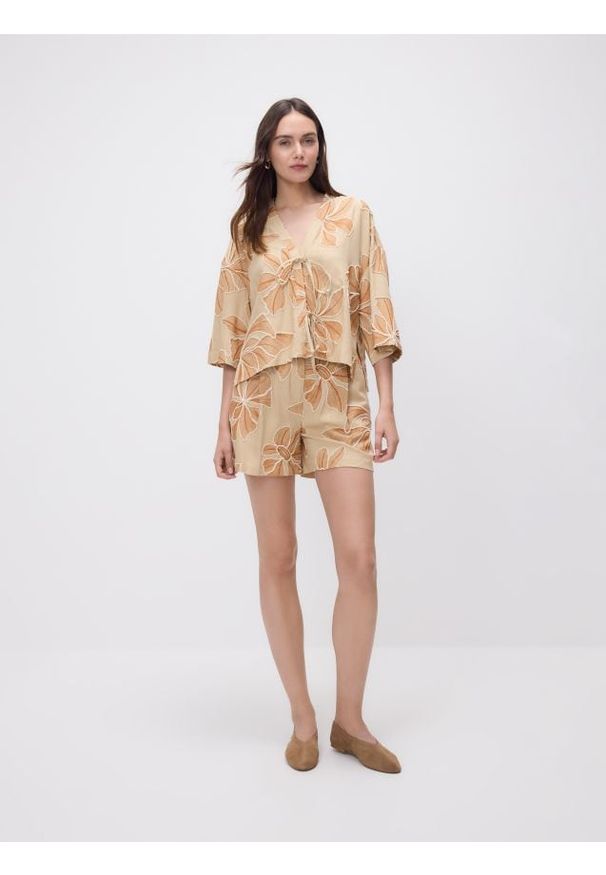 Reserved - Wzorzyste szorty z dodatkiem lnu - wielobarwny. Materiał: len