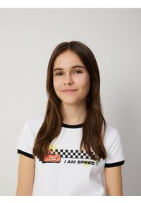 Reserved - T-shirt z nadrukiem Auta - biały. Kolor: biały. Materiał: bawełna. Wzór: nadruk #1