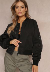 Renee - Czarna Kurtka Bomberka z Zasuwanymi Kieszeniami na Rękawach Jaylianna. Kolor: czarny #3