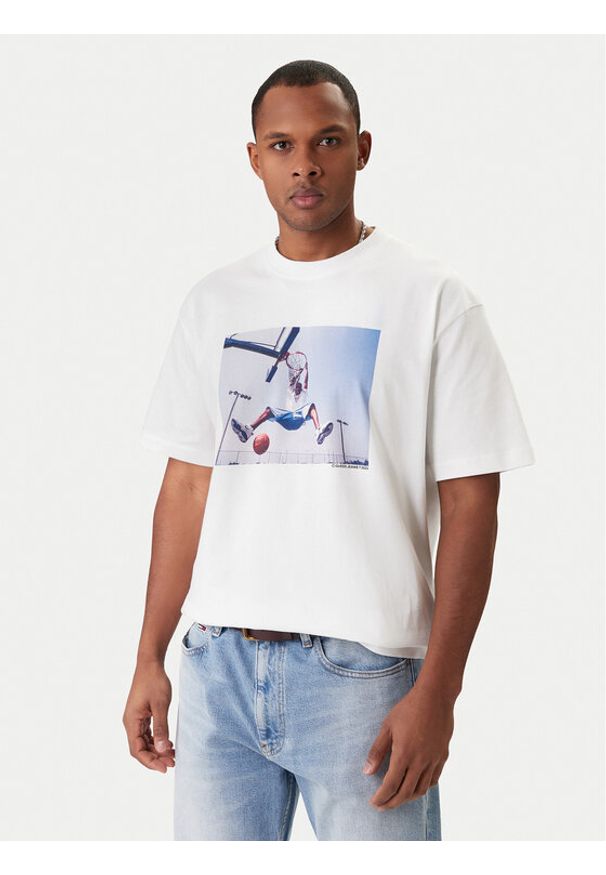 Guess Jeans T-Shirt M5BI3I K8FQ4 Biały Regular Fit. Kolor: biały. Materiał: bawełna