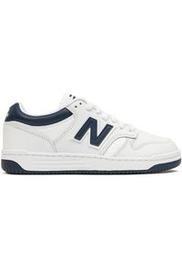 Buty dziecięce New Balance GSB480WN – białe. Okazja: na uczelnię, na co dzień. Kolor: biały. Materiał: skóra, syntetyk. Szerokość cholewki: normalna. Sport: turystyka piesza