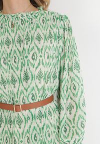 Born2be - Zielona Plisowana Sukienka Midi z Paskiem z Klamrą Cascarria. Okazja: na imprezę. Kolor: zielony. Długość: midi #2