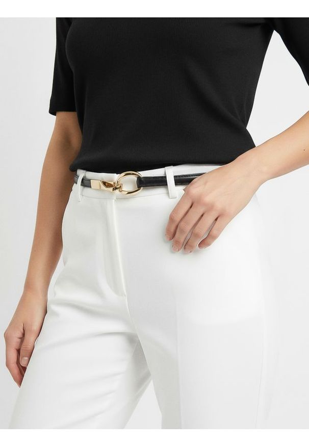 Sinsay - Cienki pasek na talię i biodra z ozdobną klamrą - czarny. Kolor: czarny