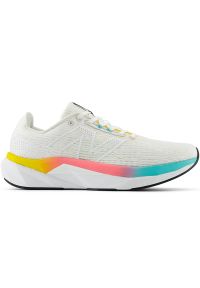 Buty męskie New Balance FuelCell Propel v5 MFCPRLC5 – białe. Okazja: na co dzień. Kolor: biały. Materiał: guma, syntetyk, materiał. Szerokość cholewki: normalna. Sport: bieganie, fitness