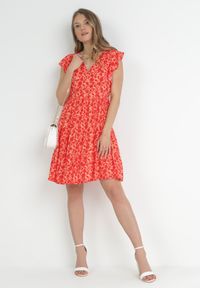 Born2be - Czerwona Sukienka Mini z Wiskozy z Falbanką Przy Ramionach i na Dole Jaysing. Kolor: czerwony. Materiał: wiskoza. Długość: mini #3