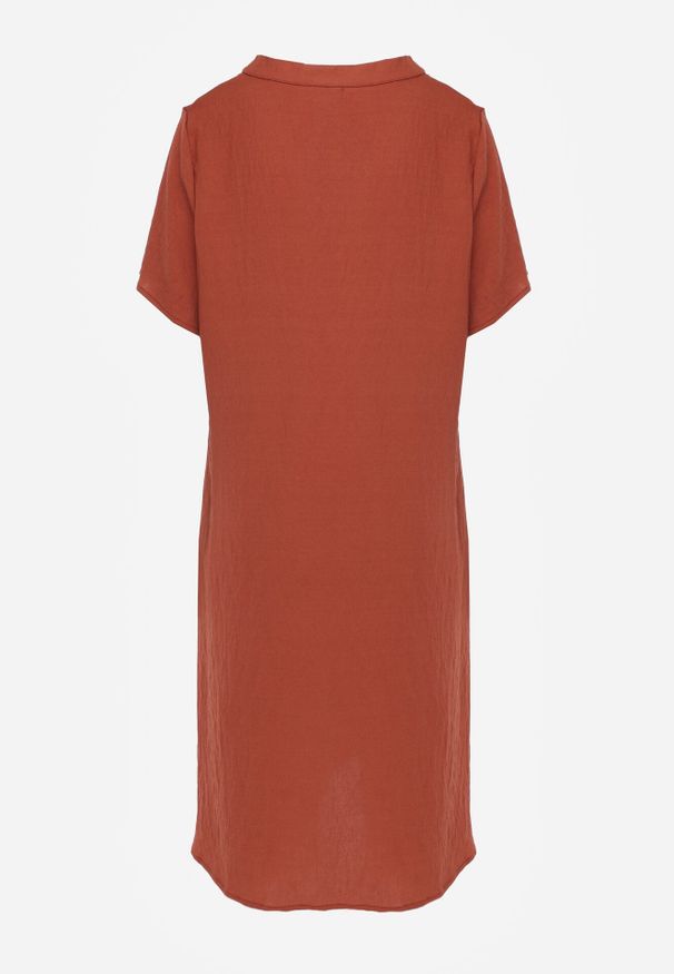 Born2be - Pomarańczowa Wiskozowa Sukienka o Pudełkowym Kroju z Dekoltem V z Guzikami Berborin. Okazja: na co dzień, do pracy. Kolekcja: plus size. Kolor: pomarańczowy. Materiał: wiskoza. Typ sukienki: proste, dla puszystych. Styl: casual, klasyczny