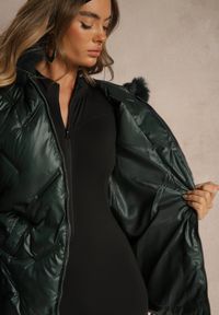 Renee - Ciemnozielona Kurtka z Ozdobnym Pikowaniem i Kapturem z Futrem Naliavea. Okazja: na co dzień. Kolor: zielony. Materiał: futro. Styl: casual, elegancki #5
