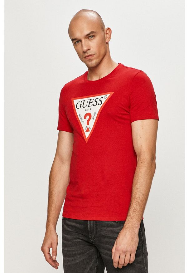 Guess - T-shirt. Okazja: na co dzień. Kolor: czerwony. Materiał: dzianina. Wzór: nadruk. Styl: casual