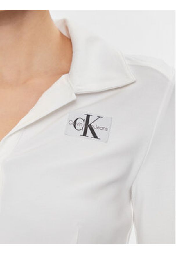 Calvin Klein Jeans Bluzka Polo Collar Milano Regular Top J20J222556 Biały Regular Fit. Typ kołnierza: polo. Kolor: biały. Materiał: syntetyk, wiskoza
