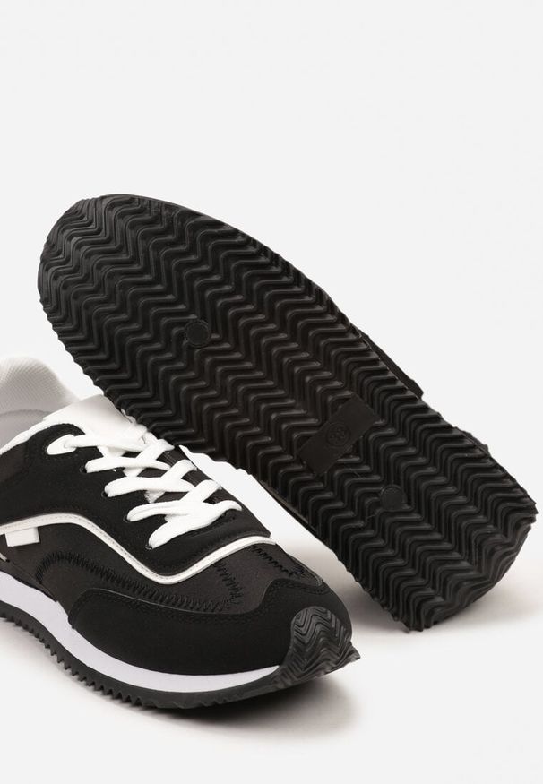 Born2be - Czarne Płaskie Sneakersy z Metalicznymi Wstawkami Rosmora. Nosek buta: okrągły. Zapięcie: sznurówki. Kolor: czarny. Materiał: materiał. Obcas: na obcasie. Wysokość obcasa: niski
