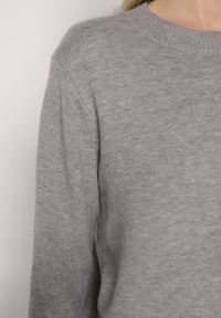 Born2be - Szary Casualowy Sweter z Wełną i Bawełną Nedalla. Okazja: na co dzień. Kolor: szary. Materiał: wełna, bawełna. Długość rękawa: długi rękaw. Długość: długie. Styl: casual #6