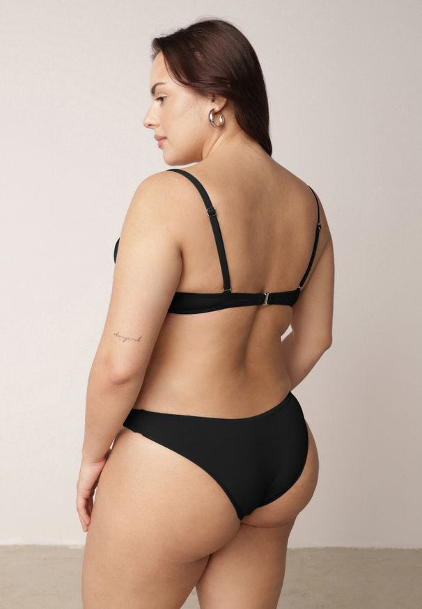 Born2be - Czarne Bikini Marszczony Biustonosz i Klasyczne Majtki Figi Mhyrera. Kolekcja: plus size. Kolor: czarny