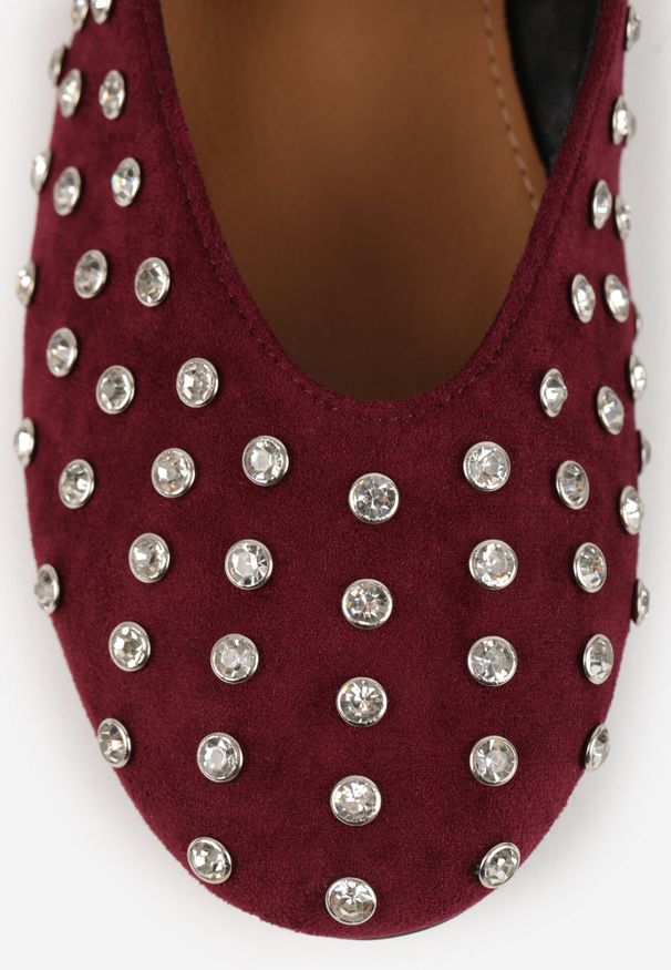 Born2be - Bordowe Balerinki Vices na Płaskiej Podeszwie Ozdobione Paskiem i Cyrkoniami Zindora. Okazja: na co dzień. Zapięcie: pasek. Kolor: czerwony. Materiał: jeans. Wzór: aplikacja. Obcas: na płaskiej podeszwie. Styl: casual, elegancki