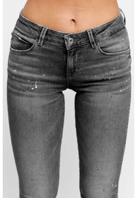 Guess - GUESS Szare jeansy damskie z brokatem. Kolor: szary. Wzór: aplikacja #5