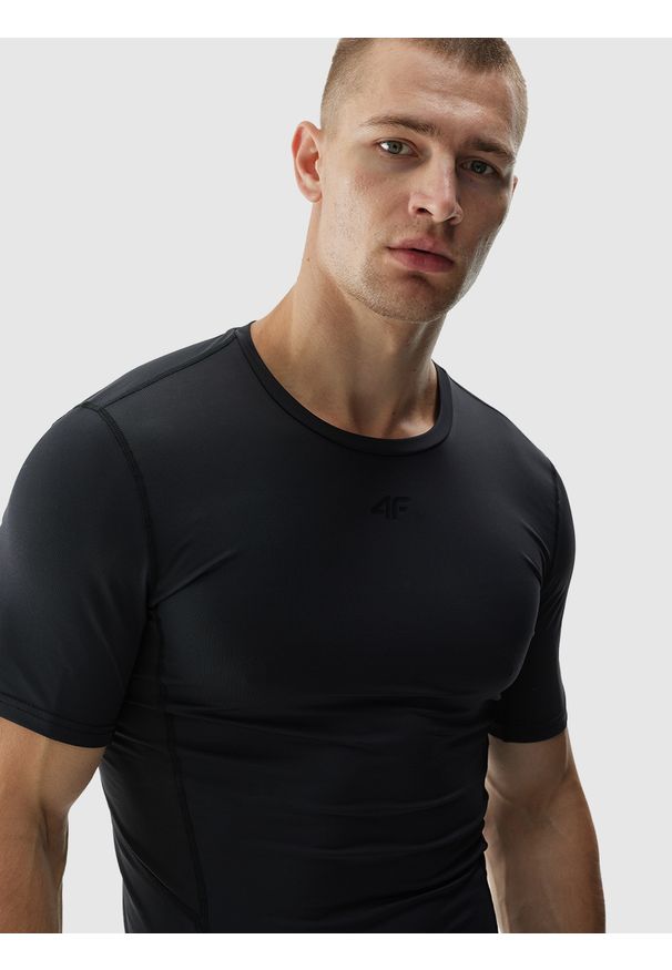4f - 4F Koszulka treningowa slim szybkoschnąca męska - czarna 3XL. Kolor: czarny. Materiał: poliester, elastan, włókno, dzianina, materiał. Wzór: ze splotem, gładki, jednolity. Sport: fitness