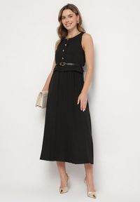 Born2be - Czarna Sukienka Bez Rękawów z Plisami i Paskiem z Klamrą Iffale. Okazja: na spacer, na co dzień. Kolor: czarny. Długość rękawa: bez rękawów. Styl: casual, klasyczny #6