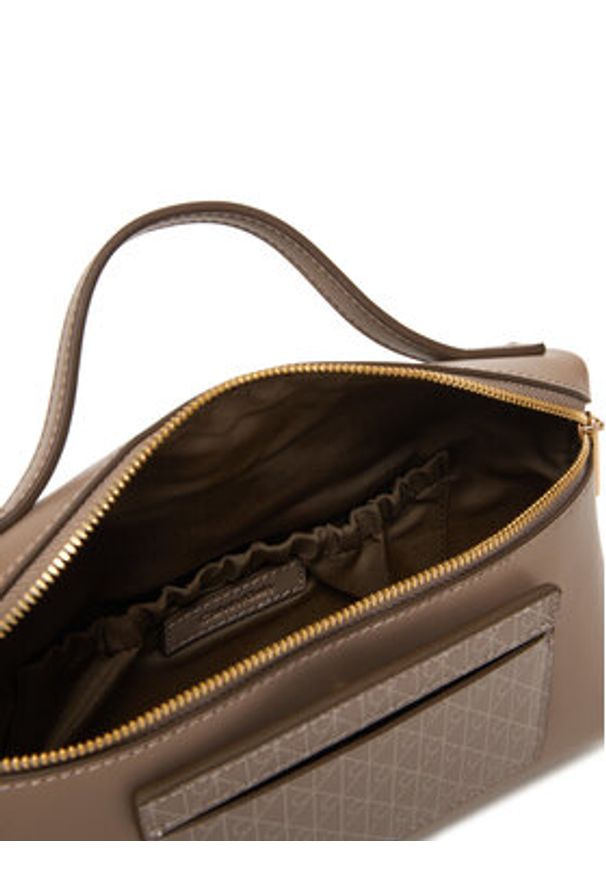 Calvin Klein Kosmetyczka Emblem Aop Beauty Case Giftset LV04F1102G Brązowy. Kolor: brązowy. Materiał: skóra