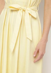 Born2be - Żółta Sukienka z Wiskozą i Bawełną Ozdobiona Paskiem Saviliae. Kolor: żółty. Materiał: wiskoza, bawełna. Długość rękawa: na ramiączkach. Wzór: aplikacja. Styl: elegancki #2