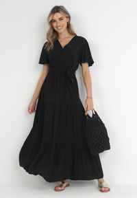 Born2be - Czarna Rozkloszowana Sukienka Maxi z Wiązanym Paskiem Japhelia. Kolor: czarny. Materiał: materiał. Styl: klasyczny. Długość: maxi #5