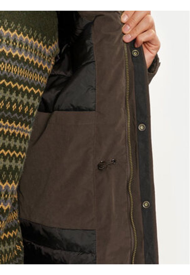 Wrangler Kurtka zimowa 112358096 Brązowy Regular Fit. Kolor: brązowy. Materiał: syntetyk. Sezon: zima