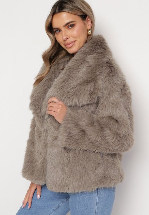 Born2be - Ciemnoszara Kurtka Futro z Wsuwanymi Kieszeniami Liriena. Okazja: na co dzień, na spacer. Kolor: szary. Materiał: futro. Styl: klasyczny, casual, elegancki