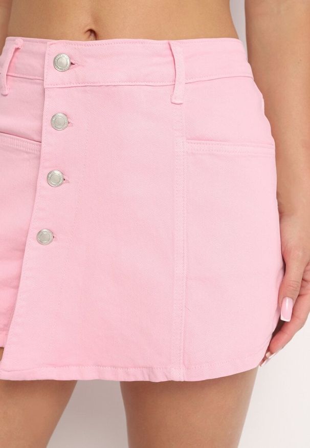 Born2be - Różowe Spódnico-Szorty Jeansowe z Bawełny Zapinane na Guziki Nellmira. Stan: podwyższony. Kolor: różowy. Materiał: bawełna, jeans. Długość: krótkie