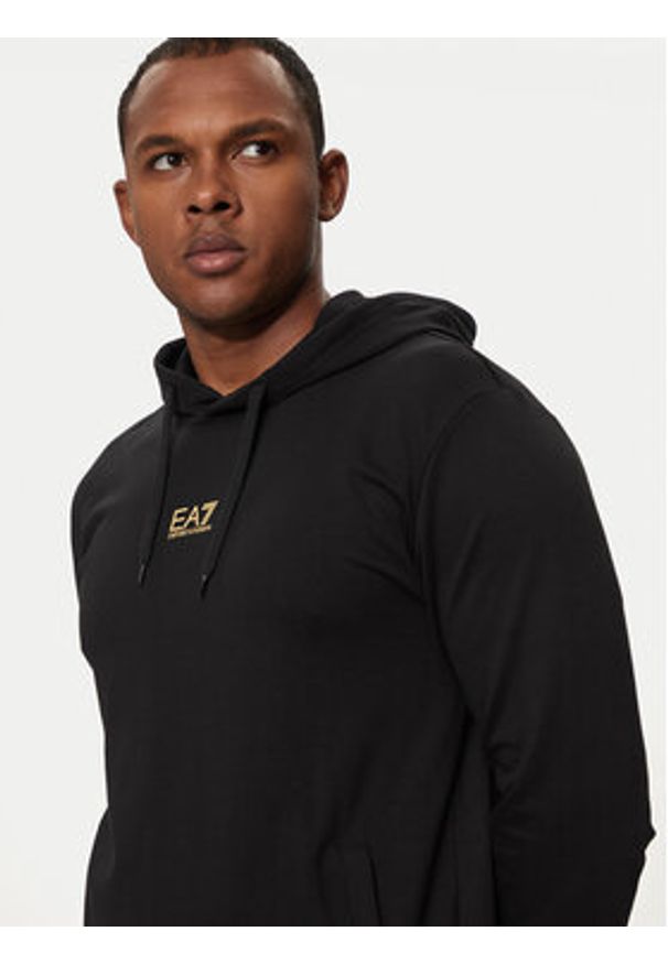 EA7 Emporio Armani Dres 8NPV64 PJVRZ 0208 Czarny Regular Fit. Kolor: czarny. Materiał: bawełna