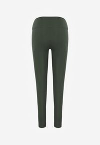 Renee - Ciemnozielone Legginsy Basic z Modelującą Wstawką w Pasie Liacan. Okazja: na co dzień. Kolor: zielony. Długość: krótkie. Styl: casual #2