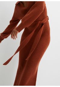 bonprix - Długa sukienka dzianinowa z paskiem (2 części). Typ kołnierza: polo. Kolor: brązowy. Materiał: dzianina. Długość: maxi #3