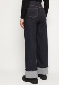 Born2be - Granatowe Jeansy z Szerokimi Podwiniętymi Nogawkami Zenise. Okazja: na co dzień. Stan: podwyższony. Kolor: niebieski. Wzór: aplikacja. Styl: elegancki, casual, klasyczny #3
