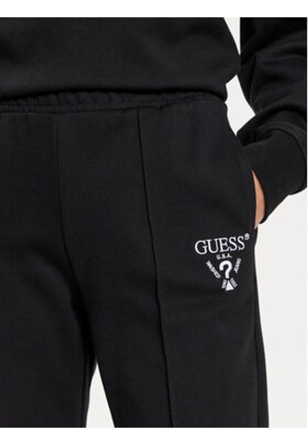 Guess Spodnie dresowe V5RB13 KC3D2 Czarny Regular Fit. Kolor: czarny. Materiał: syntetyk, bawełna