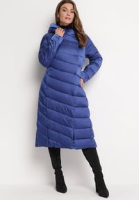 Born2be - Niebieska Długa Pikowana Kurtka Płaszcz z Kapturem i Ozdobnymi Suwakami Vlemika. Typ kołnierza: kaptur. Kolor: niebieski. Długość: długie #2