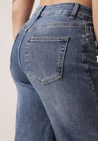 Born2be - Granatowe Bawełniane Jeansy o Kroju Barrel Leg z Wysokim Stanem Tinalea. Okazja: na co dzień. Stan: podwyższony. Kolor: niebieski. Styl: casual, klasyczny #2