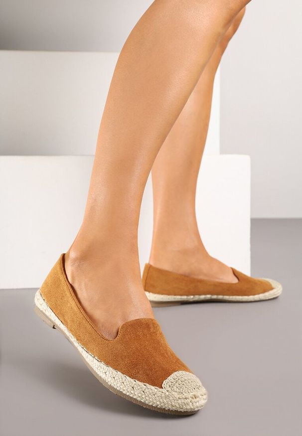 Renee - Jasnobrązowe Espadryle z Motywem Plecionki Ralomea. Okazja: na co dzień, na imprezę. Kolor: brązowy. Sezon: lato. Styl: elegancki, casual