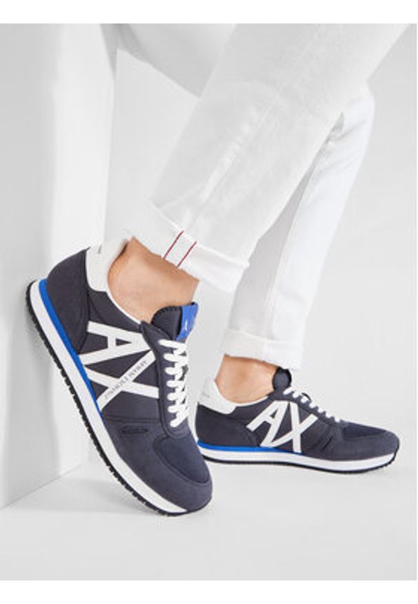 Armani Exchange Sneakersy XUX017 XCC68 K487 Granatowy. Kolor: niebieski. Materiał: skóra