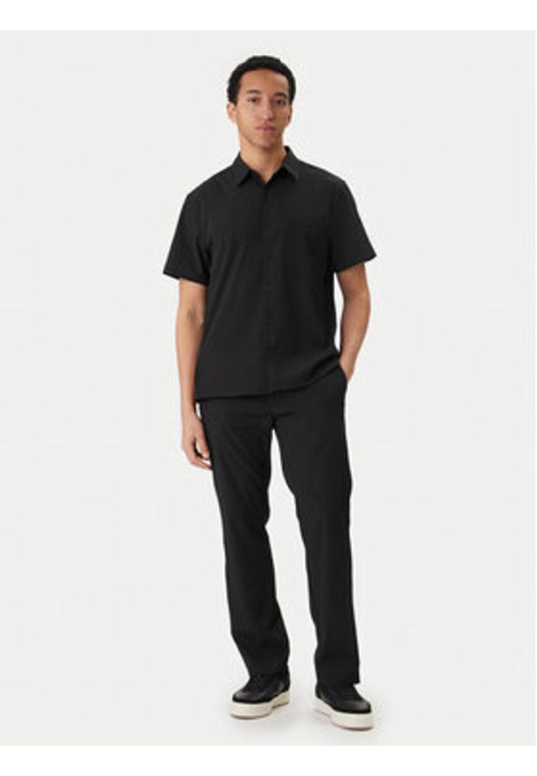 Calvin Klein Koszula LV04LF109G Czarny Classic Fit. Kolor: czarny. Materiał: syntetyk