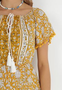 Born2be - Żółty Kombinezon Hesonia. Kolor: żółty. Długość rękawa: krótki rękaw. Długość: krótkie. Wzór: ażurowy, aplikacja, kwiaty. Styl: boho, wakacyjny #3