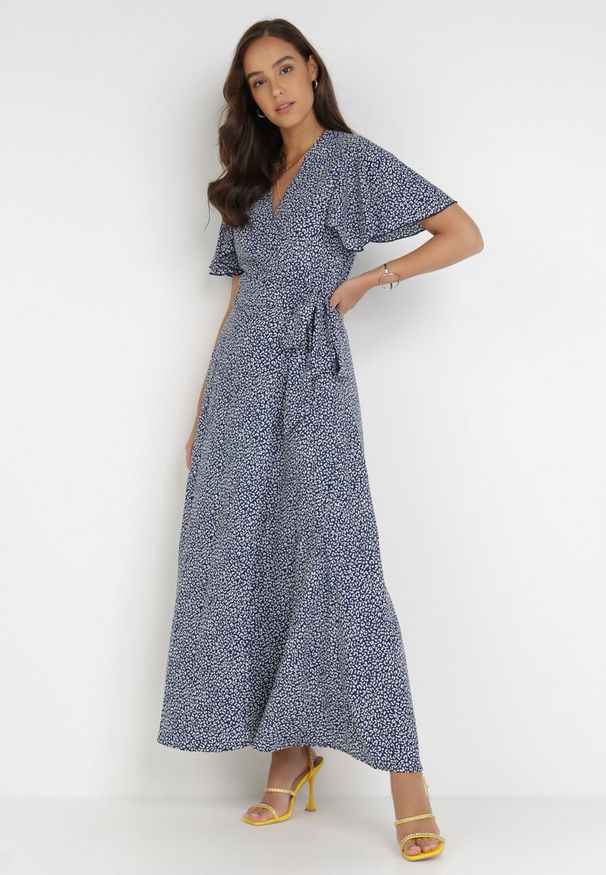 Born2be - Granatowa Sukienka Theminophe. Okazja: na co dzień. Kolor: niebieski. Materiał: tkanina, wiskoza, materiał. Wzór: kropki. Typ sukienki: rozkloszowane, kopertowe, proste. Styl: casual. Długość: maxi