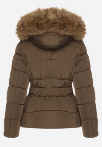 Born2be - Ciemnozielona Pikowana Kurtka z Paskiem Nieodpinanym Kapturem i Futerkiem Retinda. Okazja: na spacer, na co dzień. Kolor: zielony. Materiał: futro. Styl: casual #7