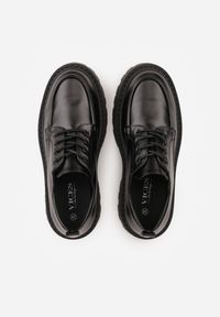 Renee - Czarne Półbuty VICES w Stylu Tech Gothic Ravithiel. Okazja: na co dzień. Kolor: czarny. Styl: casual #8