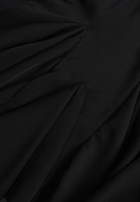 Renee - Czarna Sukienka z Wiskozą o Rozkloszowanym Kroju z Falbankami i Wiązaniem Meriianes. Okazja: na randkę. Typ kołnierza: kołnierz z falbankami. Kolor: czarny. Materiał: wiskoza. Styl: elegancki #3