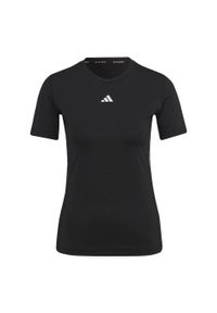 Adidas - Koszulka damska adidas Techfit. Kolor: czarny, biały, wielokolorowy. Materiał: materiał. Technologia: Techfit (Adidas). Sport: fitness
