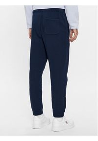 Tommy Jeans Spodnie dresowe Badge DM0DM18355 Granatowy Regular Fit. Kolor: niebieski. Materiał: bawełna #6