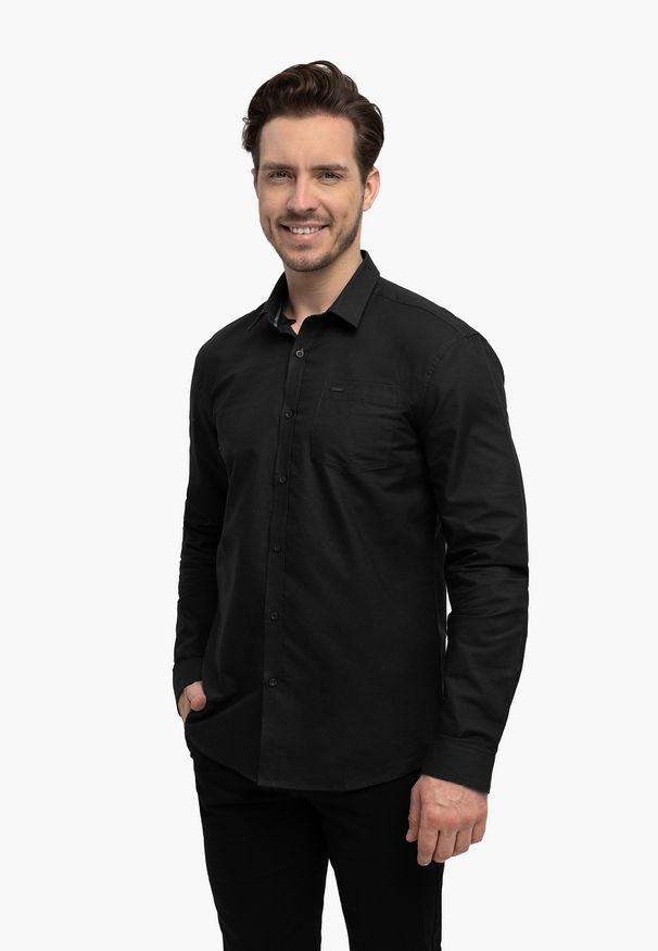 Volcano - Czarna koszula, Regular Fit, K-TERSI. Okazja: na co dzień, do pracy. Typ kołnierza: kołnierzyk klasyczny. Kolekcja: plus size. Kolor: czarny. Długość: długie. Wzór: gładki. Materiał: bawełna, materiał. Długość rękawa: długi rękaw. Styl: casual, klasyczny