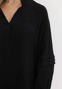 Born2be - Czarna Bawełniana Sukienka Mini z Ozdobnym Wiązaniem i Przeszyciami na Rękawach Anla. Kolor: czarny. Materiał: bawełna. Długość rękawa: długi rękaw. Typ sukienki: trapezowe. Długość: mini #3